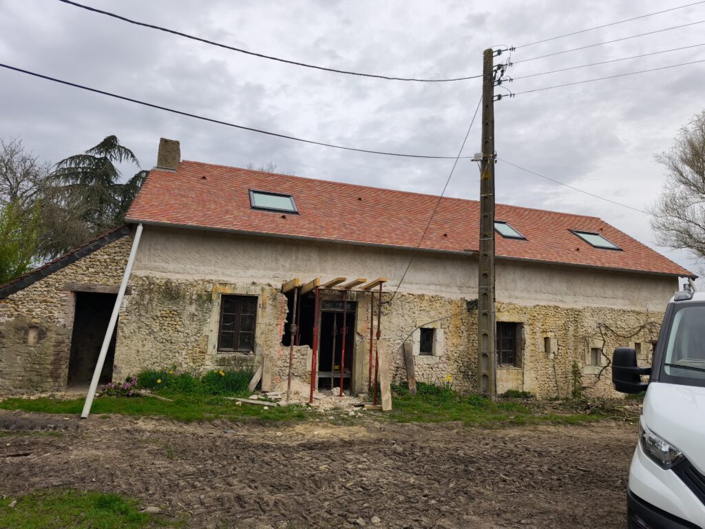 MTS maçonnerie au Grand Lucé, taille de pierre carreleur terrassement